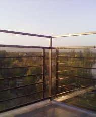 стекло для перил на балконе